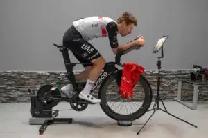 Exercices sur home-trainer pour s'entrainer en vélo